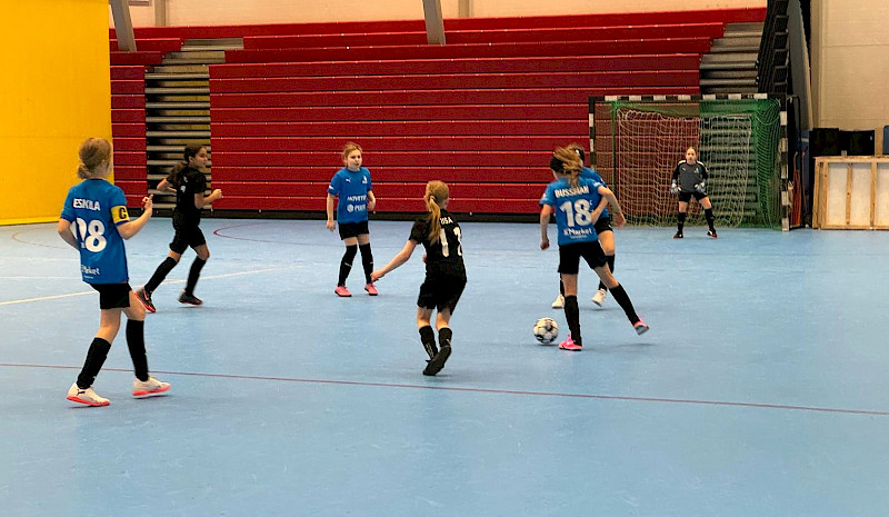 Hopeaa KäPa-tytöille Rips Futsal Cupista!