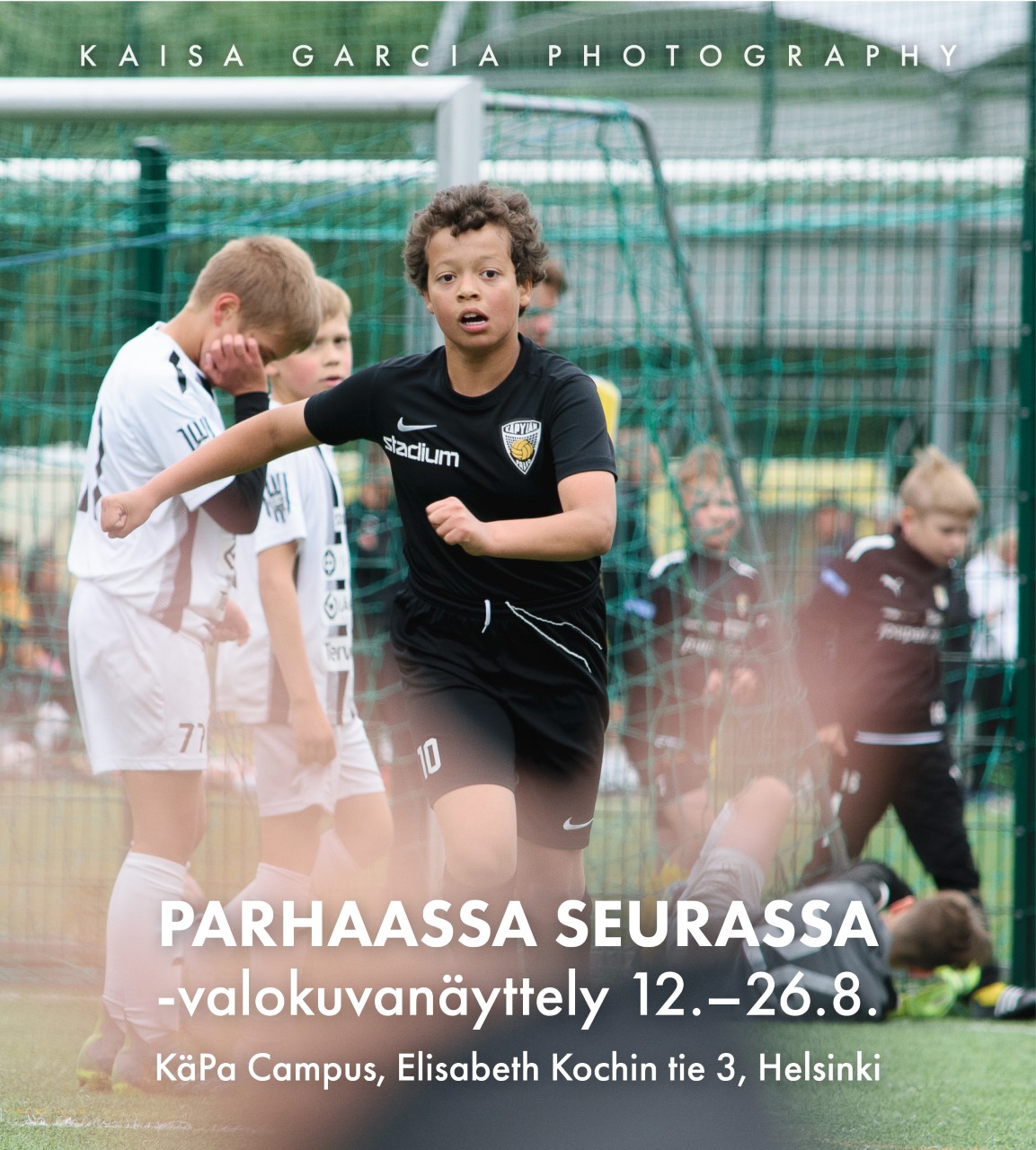 PARHAASSA SEURASSA -valokuvanäyttely kertoo jalkapalloseura Käpylän Pallon toiminnasta.